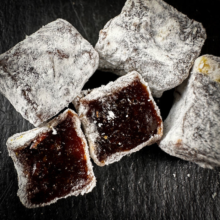 Granātābolu lukums ar dubultgrauzdētām pistācijām un zīdkoka sīrupu