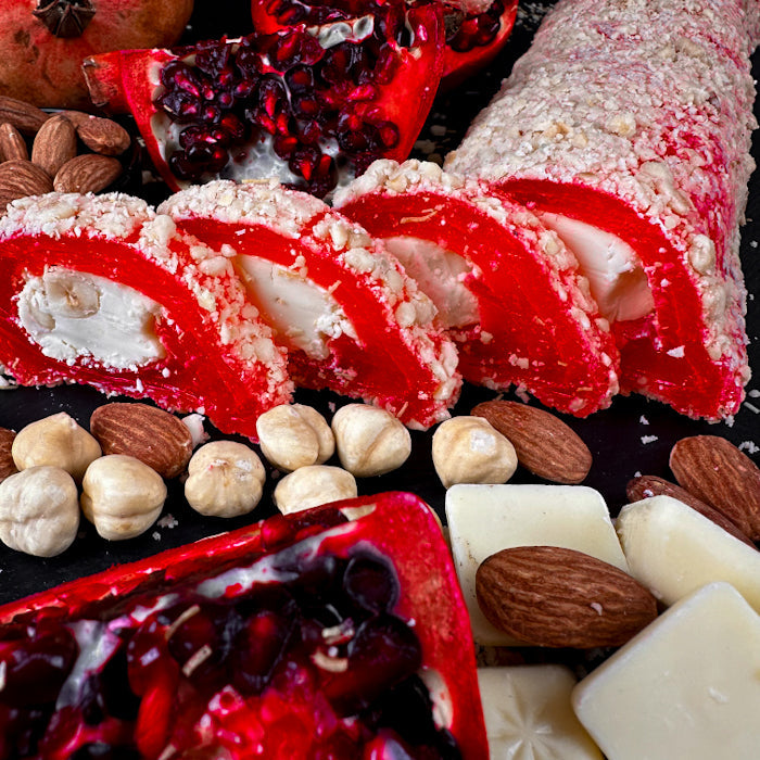 Granātābolu lukums ar mandelēm un lazdu riekstiem