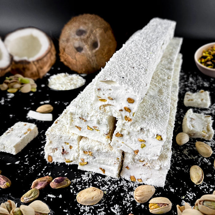 Kremīgs piena-kokosa lukums ar pistācijām