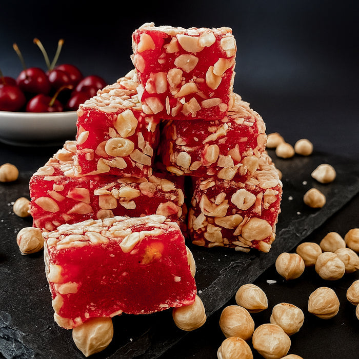 Lukums ar ķiršu garšu un lazdu riekstiem