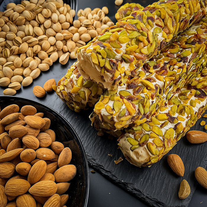 Vaniļas - piena lukums ar pistācijām un mandeļu kremu 