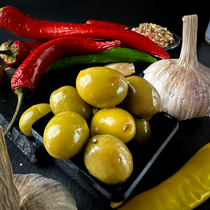 Zaļās olīvas asā kanāriju "mojo picon" mērcē