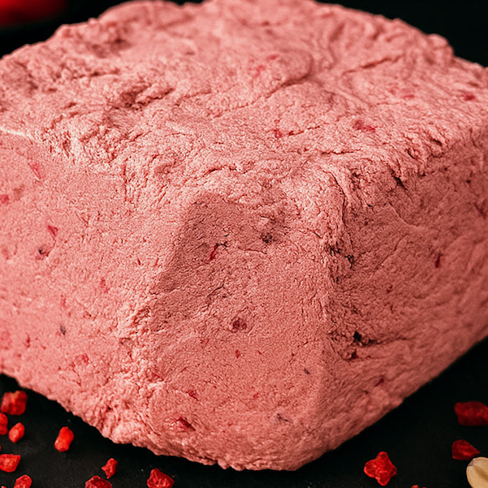 Halva zemesriekstu ar zemeņu garšu