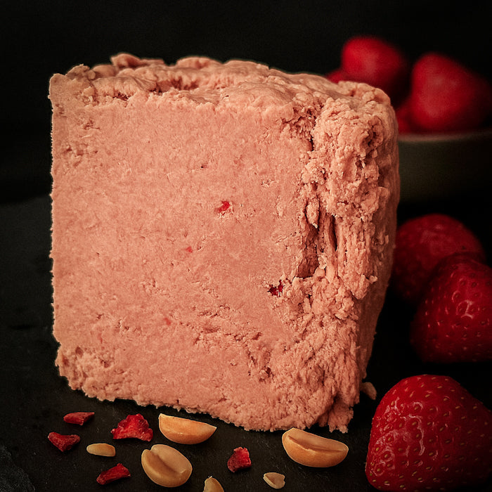 Halva zemesriekstu ar zemeņu garšu